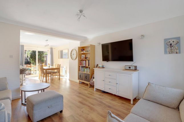 8 Heather Croft, Nottingham photo 3