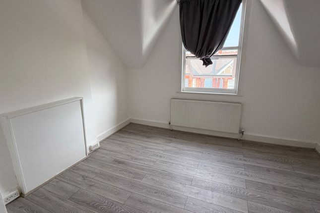 Flat D 13, Sheldon Road, London photo 2