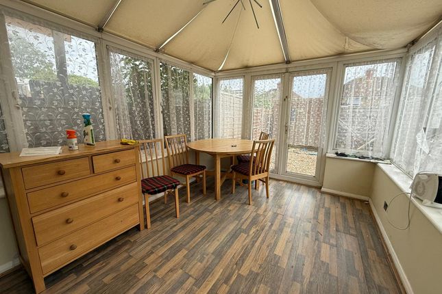 7, Beechcroft Close, Hounslow photo 2
