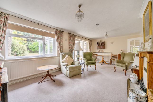 6, Troutbeck Close, Reading photo 4