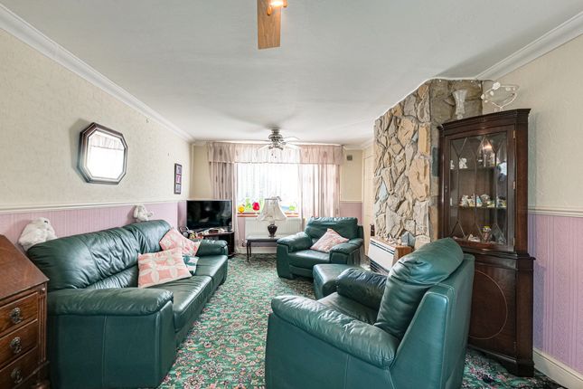 39, South Colne, Basildon photo 4