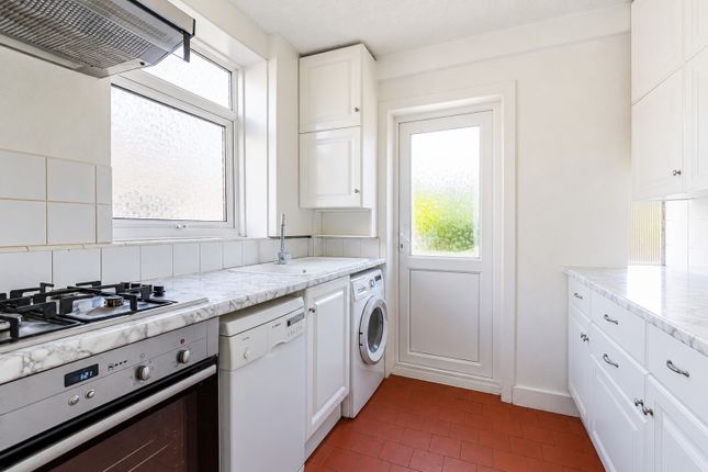 31, Manor Way, Hertfordshire photo 4