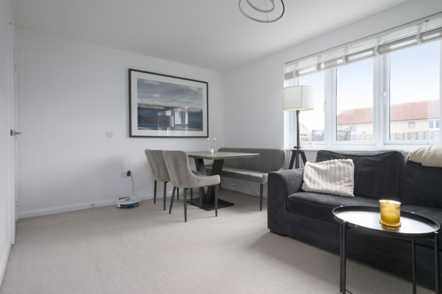 24, Curlew Way, Inverkeithing photo 3