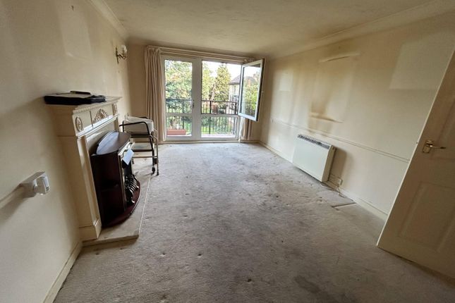 Flat 19, Westwood Court, Enfield photo 2