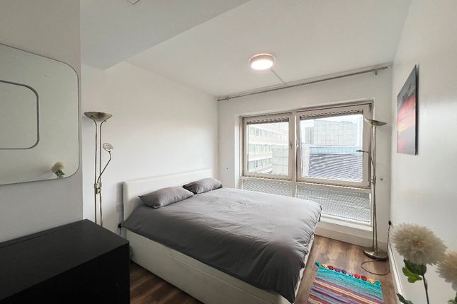 Flat to rent in Balmoral Apartments, Praed Street, London
