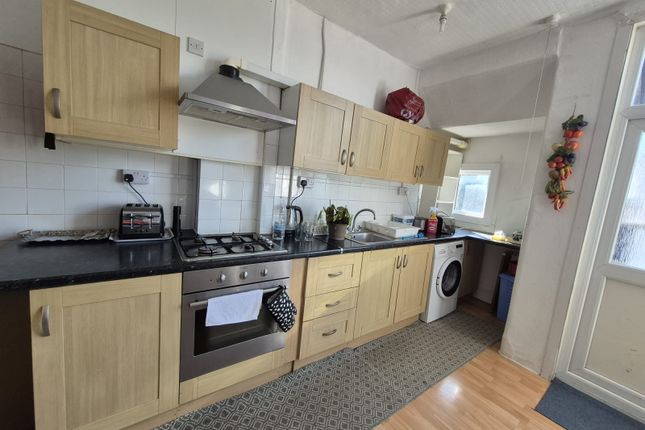 17b Green Lanes, London photo 2