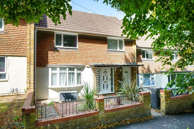 56-Lyne-Way-1001