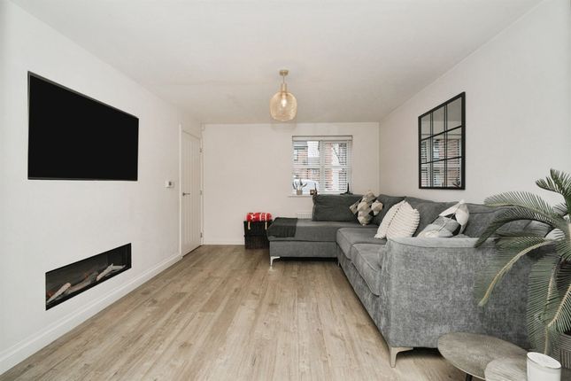 14 Blackthorn Road, Stockport photo 4