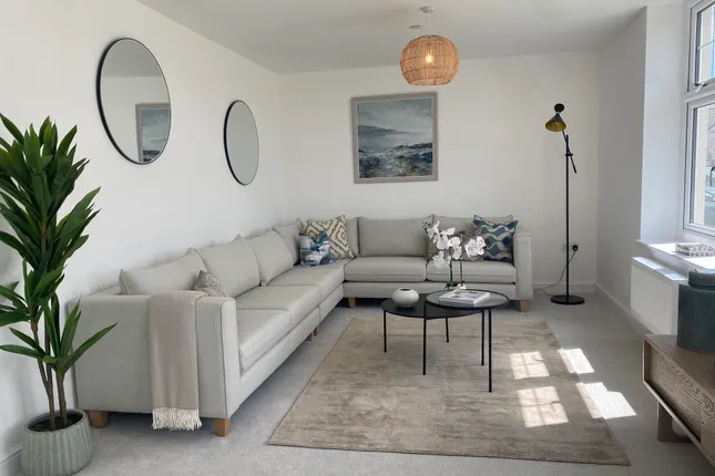 Pobl Living - Bryn Tirion