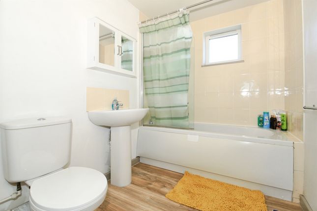 22, Misterton Court, Peterborough photo 4