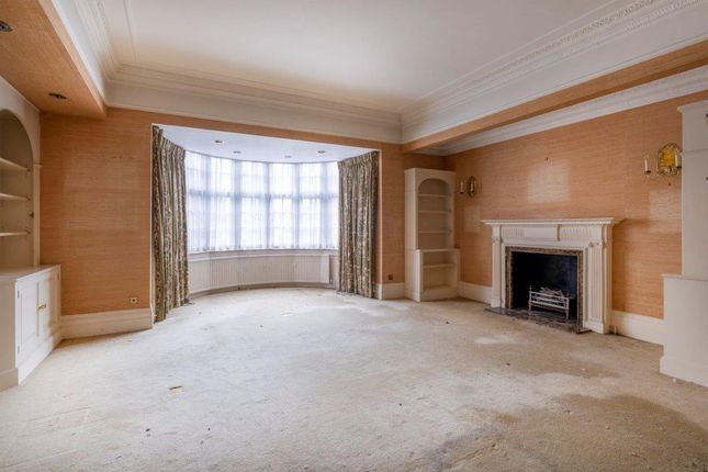 Flat for sale in Eton Avenue, Belsize Park, London