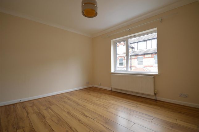 20, Bowling Green Avenue, Northampton photo 3