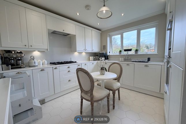 Wood Rise, Pinner photo 5
