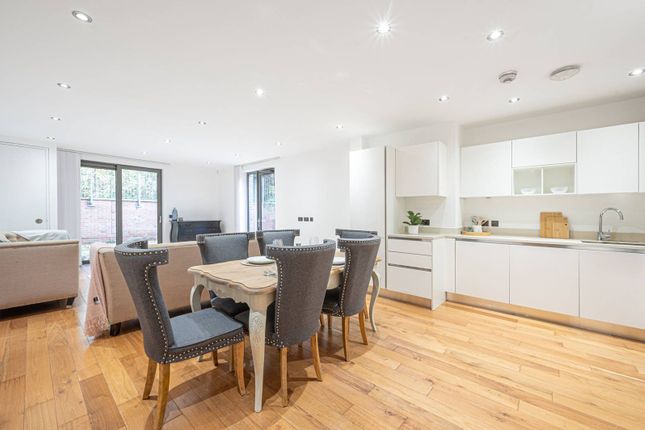 Flat for sale in The Cascades, Hampstead, London
