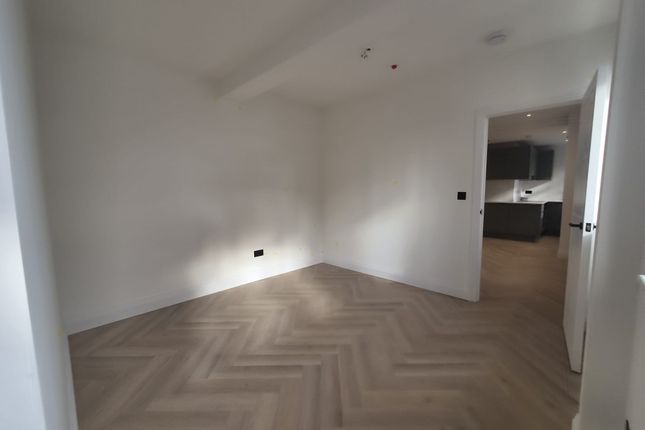 Flat 3C  Phoenix House 102-106, South Street, Romford photo 4