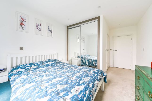 Flat for sale in Wilson House, Viewpoint, Battersea, London