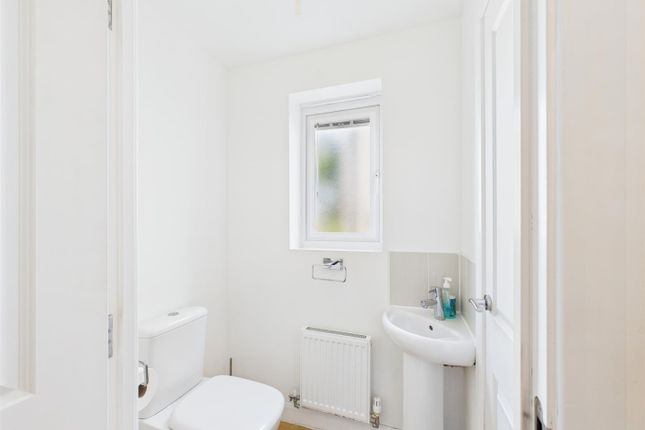 19, Minehead Close, Bridgend photo 4