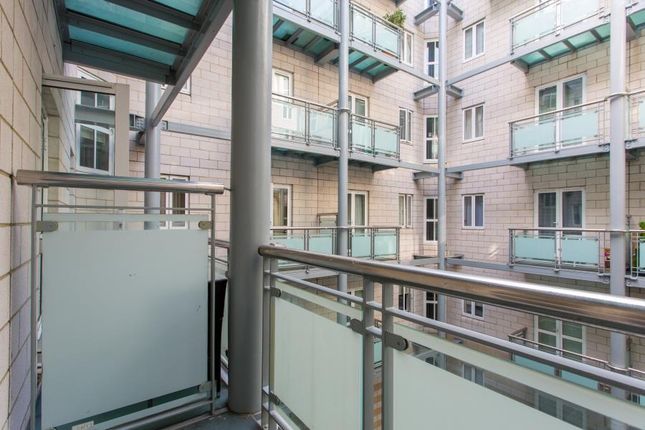 Flat to rent in Clarendon Court, Maida Vale