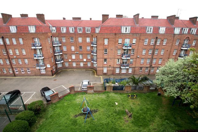 Thumbnail Flat for sale in Solander Gardens, London