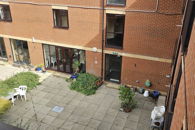 33, Riverdene Road, Ilford photo 2