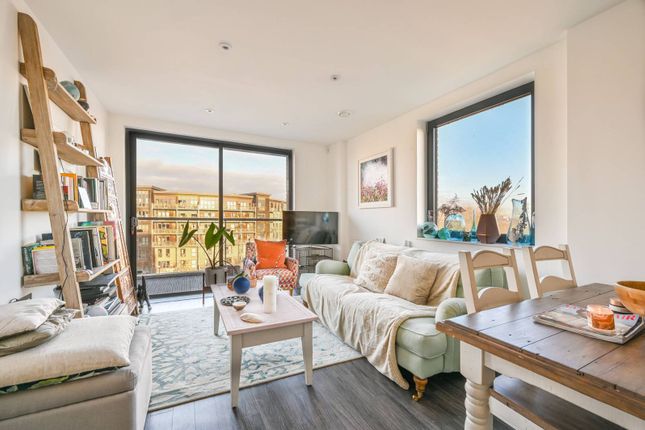 Flat for sale in Essex Wharf, Upper Clapton, London