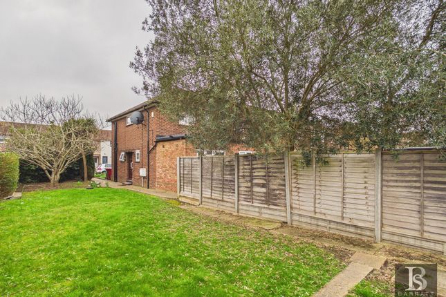 54 Washington Drive, Slough photo 4