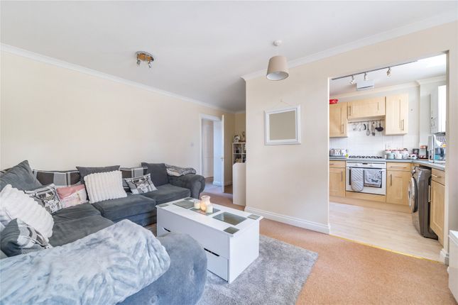 Flat 14, Saint Lucia Lodge,, Royal Drive, Hampshire photo 4