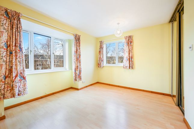 244, Brangwyn Crescent, London photo 4