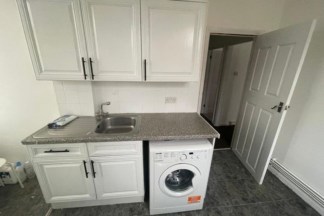 Oakleigh Road North, London photo 4