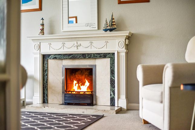4, Elmstead Gardens, Chichester photo 4