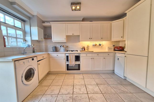 4, Springfield Mews, Emmer Green photo 2