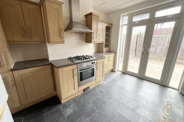 27, Orchard Avenue, HOUNSLOW photo 4