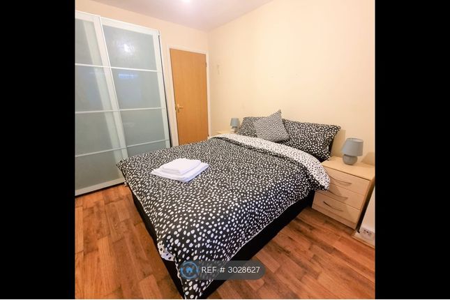 Flat, Sycamore Court Burnt Ash Road, London photo 2