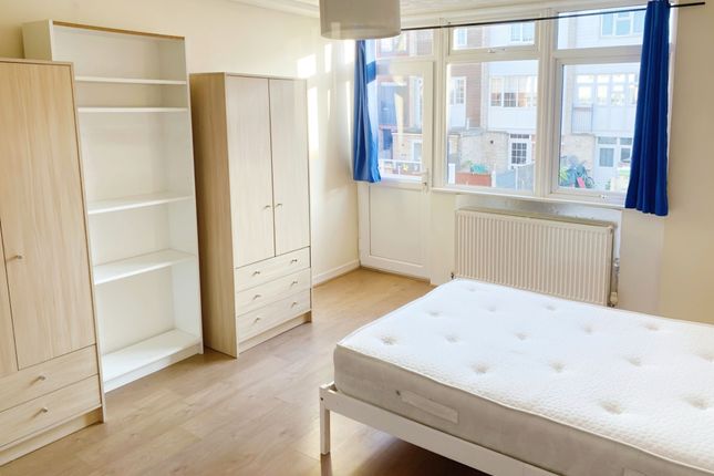 Terraced house to rent in Old Ford Road, Bow, London