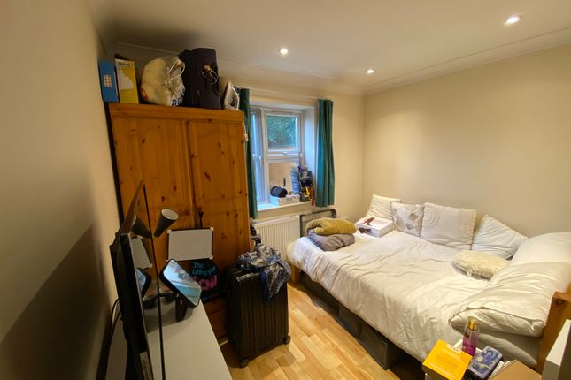 Flat 3, High Road , Swaythling Southampton photo 5