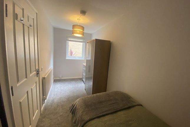 Room 5, 19, Bringhurst, Peterborough photo 2