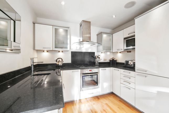 Flat to rent in Queensmere Road, Wimbledon