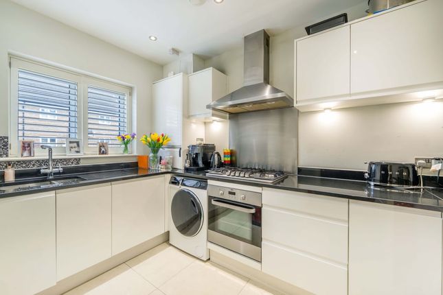 9, Blacksmith Close, Sunbury on Thames photo 3
