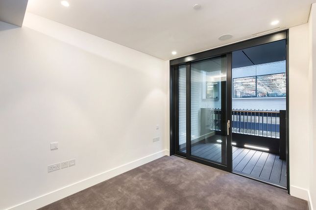 Flat to rent in Rathbone Place, Fitzrovia
