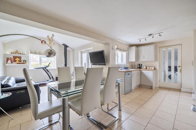 14 GOSS AVENUE, Goss Avenue, Aylesbury photo 4