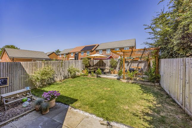 7, Turret Avenue, Havant photo 2