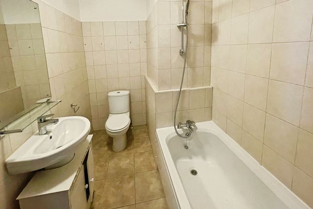 Flat 7 180, High Street, Bolton photo 4