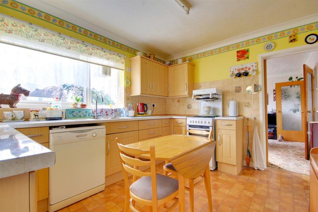 11, Priory Close, Needingworth photo 4