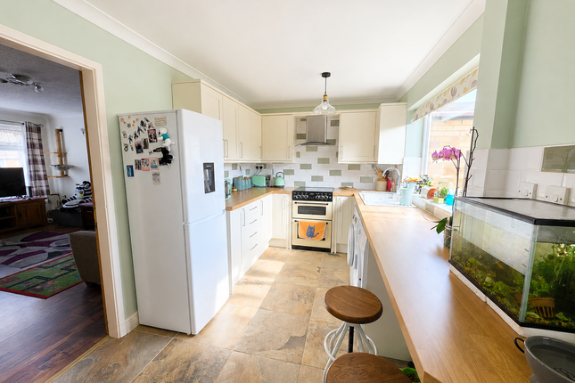 2, Marlborough Gardens, Stourbridge photo 4