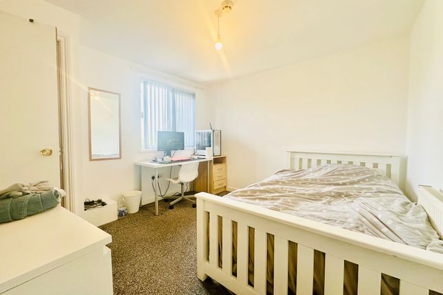 147 Harlaxton Drive, Nottingham photo 4