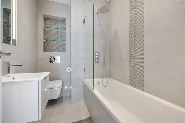 Flat 4, Pentagon Apartments, 207 Pentonville Road, London photo 4