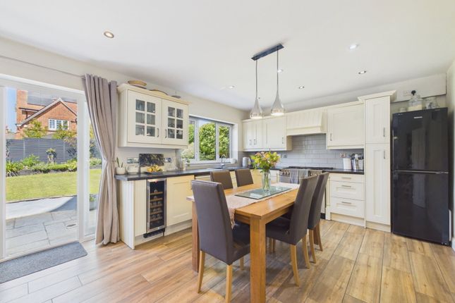 16, Greenstead, Sawbridgeworth photo 3