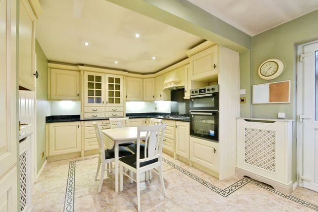 33, Broadlands Avenue, Sheffield photo 2