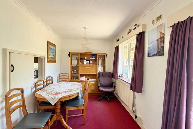 18, The Highlands, Bexhill-on-Sea photo 4