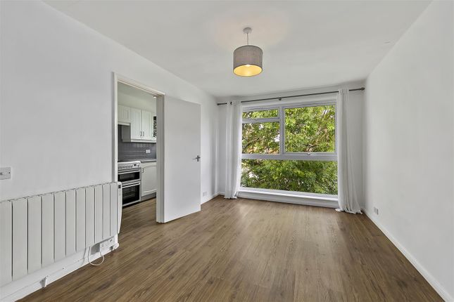 31 Elizabeth Court,, Hampton Road, Teddington photo 2